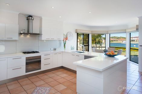 Property photo of 31 Glenwater Crescent Helensvale QLD 4212