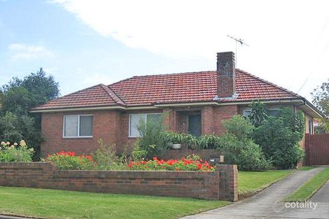9 Chaseling St, Greenacre, NSW 2190