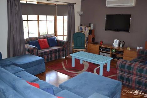 Property photo of 12 Broadbent Way Pakenham VIC 3810