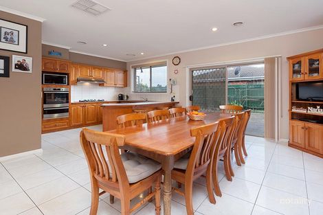 Property photo of 7 Edgecombe Way Roxburgh Park VIC 3064