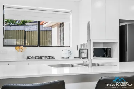 Property photo of 35 Aquamarine Drive Eagle Vale NSW 2558