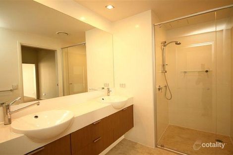 Property photo of 2043/3029 The Boulevarde Carrara QLD 4211