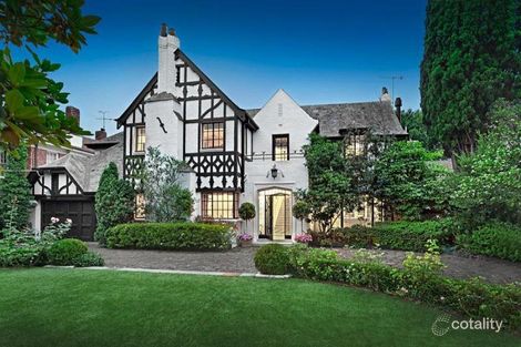 Property photo of 9 Huntingfield Road Toorak VIC 3142