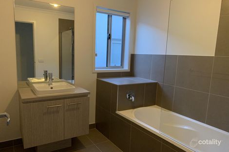 19 Yellowstone Ave, Clyde, VIC 3978