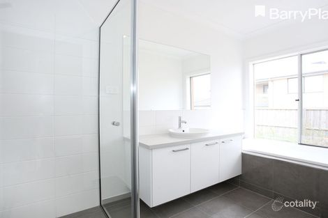 Property photo of 23 Mountjoy Circuit Clyde North VIC 3978