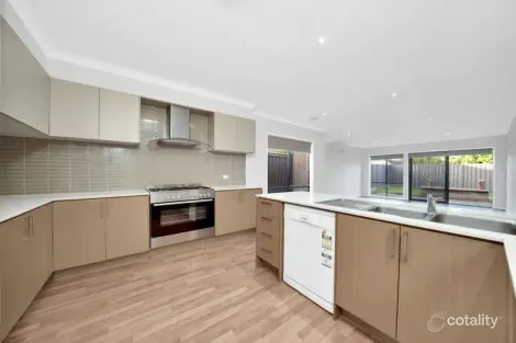 Property photo of 10 Canons Crescent Manor Lakes VIC 3024