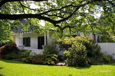 5 Ashbourne Rd, Woodend, VIC 3442