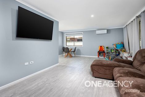 Property photo of 21 Pinaroo Drive Glenfield Park NSW 2650