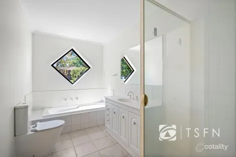 Property photo of 8 Coralee Place Golden Square VIC 3555