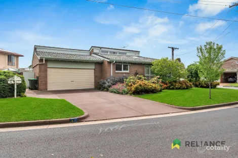 14 Stewart Dr, Werribee, VIC 3030