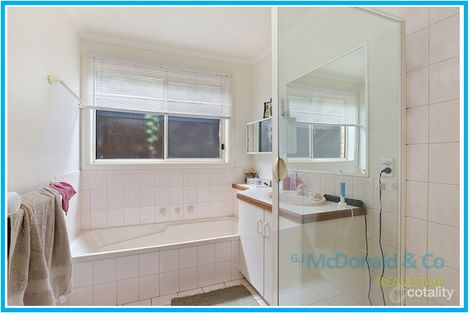 Property photo of 2/5 Waratah Place Grovedale VIC 3216