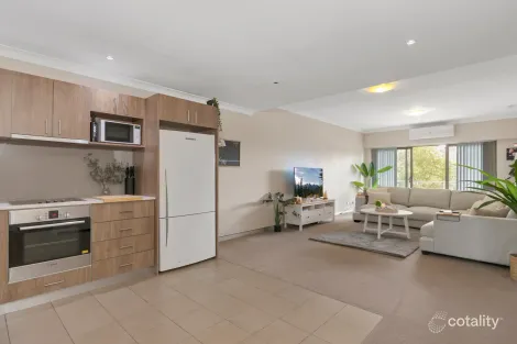 33/2 Walsh Loop, Joondalup, WA 6027