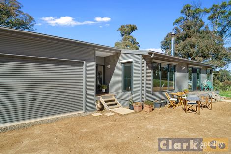 28 Bunstons Rd, Tolmie, VIC 3723
