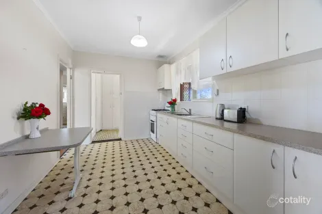 Property photo of 13 Almond Grove Morphett Vale SA 5162