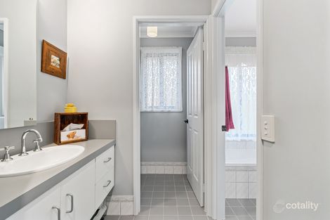 Property photo of 52 Spriggs Road Onkaparinga Hills SA 5163