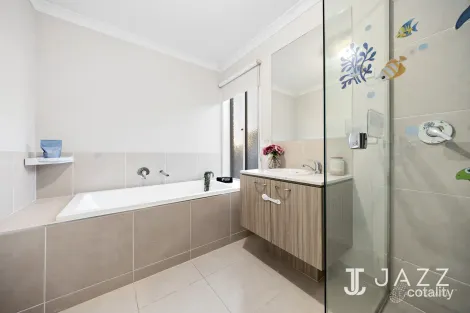 Property photo of 11 Creston Street Point Cook VIC 3030