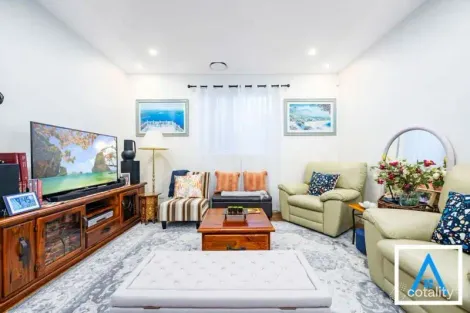 Property photo of 5 Violenta Way Rosemeadow NSW 2560