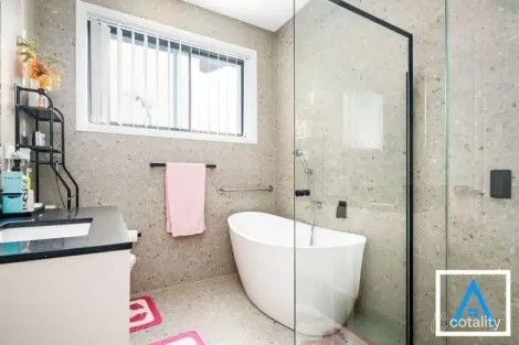 Property photo of 5 Violenta Way Rosemeadow NSW 2560