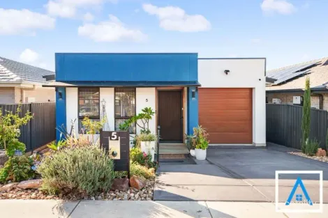 Property photo of 5 Violenta Way Rosemeadow NSW 2560