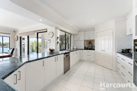 Property photo of 10 Eunamara Retreat Halls Head WA 6210