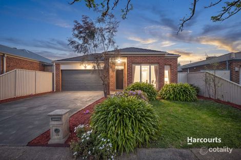 19 Honeysuckle Cl, Pakenham, VIC 3810