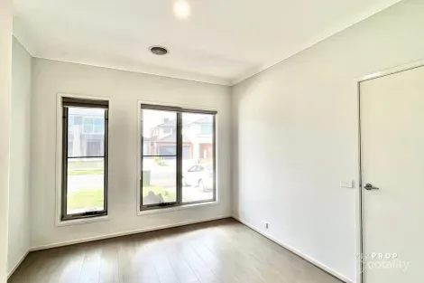Property photo of 24 Bowling Avenue Point Cook VIC 3030