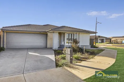 9 Hydepark Cres, Strathtulloh, VIC 3338