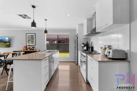 Property photo of 66 Yellowgum Drive Epsom VIC 3551