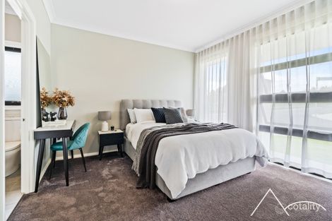 Property photo of 2 Limestone Avenue Spring Farm NSW 2570