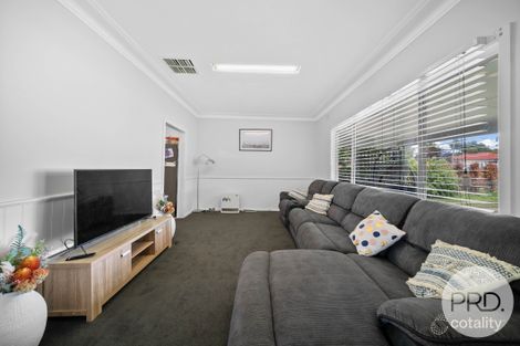 Property photo of 50 Tichborne Crescent Kooringal NSW 2650
