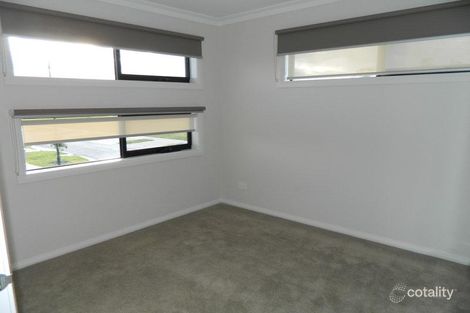 Property photo of 10 Old Trafford Way Officer VIC 3809
