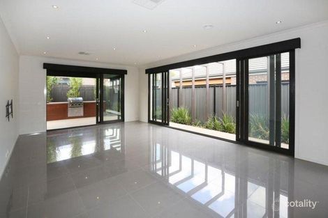 Property photo of 18 Holsteiner Terrace Clyde North VIC 3978