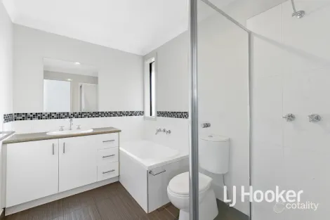 Property photo of 11/30 Central Road Hampton Park VIC 3976