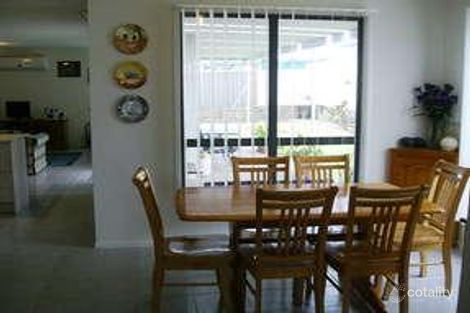 Property photo of 6 Lakeaire Circuit Cameron Park NSW 2285