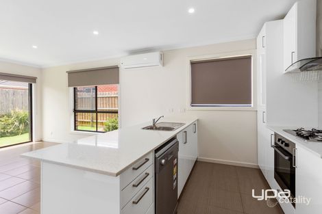 Property photo of 3/2 The Grove Melton West VIC 3337