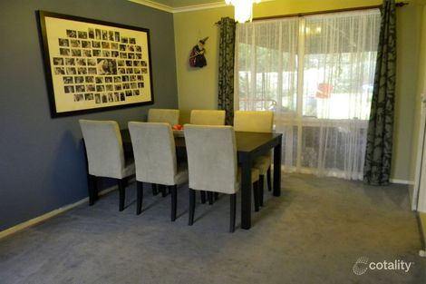 Property photo of 4 Lawrence Court Cranbourne North VIC 3977