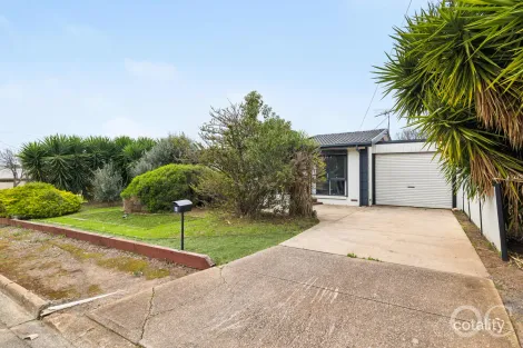 4 Rosemary Tce, Morphett Vale, SA 5162