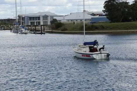 Property photo of 4 Headstay Cove Geographe WA 6280