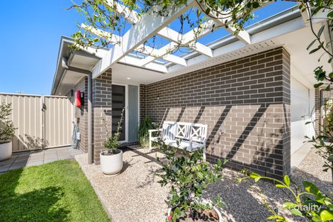 7 Kubler Cres, Redland Bay, QLD 4165