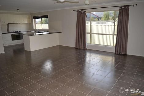 77 Bluehills Bvd, Pakenham, VIC 3810