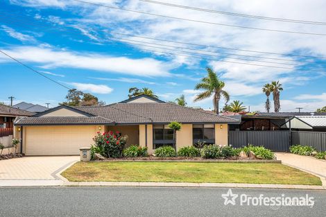 Property photo of 4 Redfin Crescent Beldon WA 6027