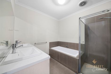 Property photo of 30/5 Thomas Carr Drive Tarneit VIC 3029