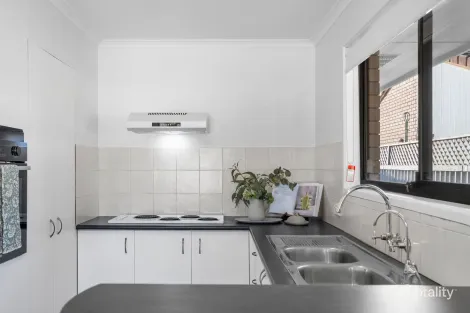 Property photo of 1/10 Cotinga Crescent Burleigh Waters QLD 4220