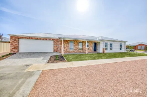 Property photo of 73 Betty Krake Drive Red Cliffs VIC 3496