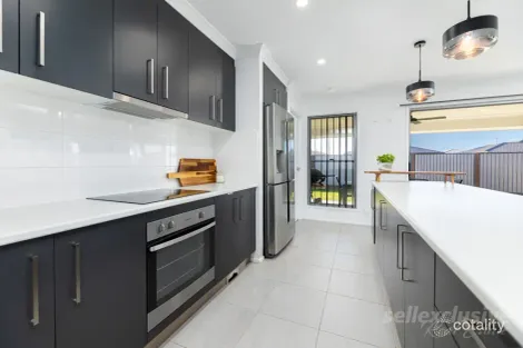 Property photo of 5 Harmony Avenue Bongaree QLD 4507