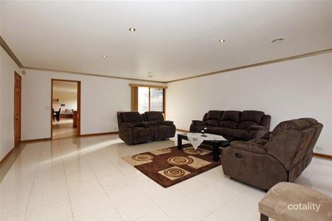 Property photo of 6 Royston Close Mill Park VIC 3082