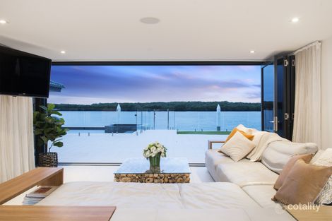 Property photo of 13 Hume Parade Paradise Point QLD 4216