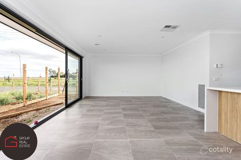 Property photo of 2 Bigarade Way Tarneit VIC 3029