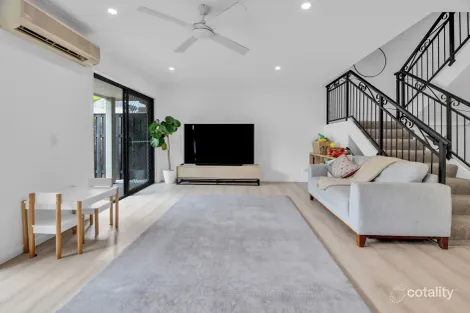 Property photo of 2/2 Geraldton Drive Varsity Lakes QLD 4227