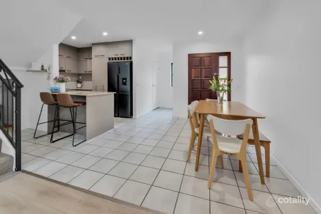 Property photo of 2/2 Geraldton Drive Varsity Lakes QLD 4227